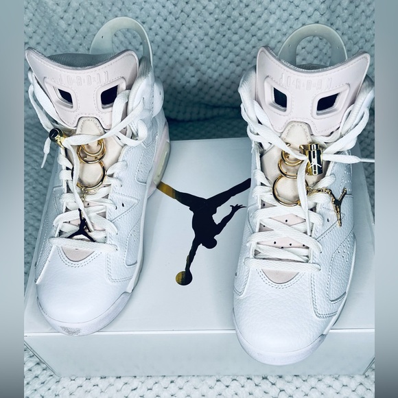 🔥 Wmns Air Jordan 6 Retro ‘Gold Hoops’ - Picture 4 of 8